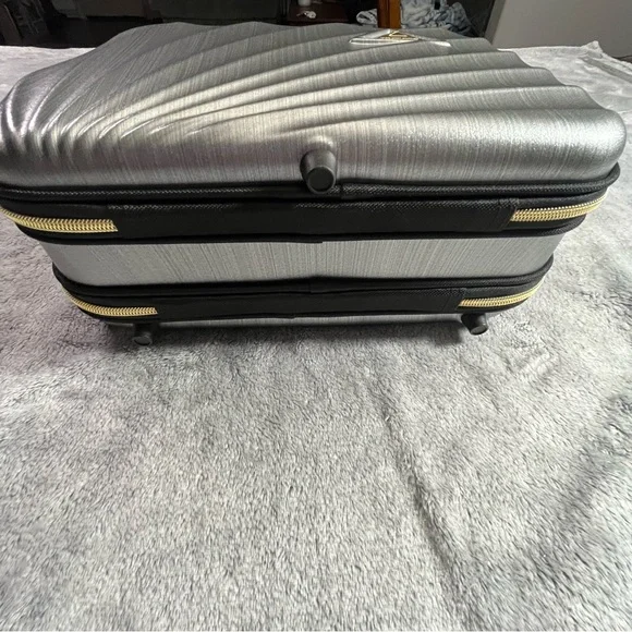 Triforce Metallic Gray Hardshell Cosmetic Case with Top Handle, no strap - Picture 7 of 11